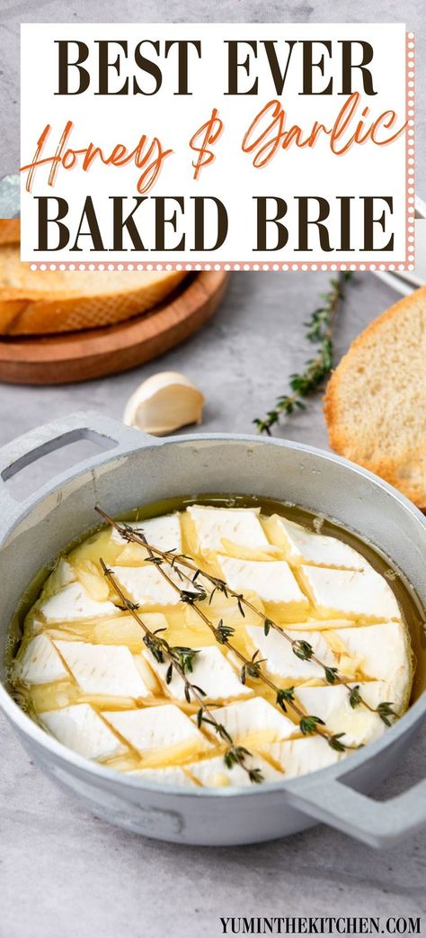 Garlic Baked Brie, Brie Recipes Easy, Baked Brie With Honey, Brie With Honey, Baked Brie Honey, Easy Baked Brie Recipe, Honey Appetizers, Brie Recipes Appetizers, Brie Cheese Recipes