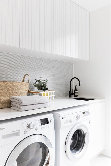 White Laundry Rooms, Vintage Laundry Room, Small Laundry Room Organization, Modern Laundry, Rooms Design, White Laundry, Laundry Room Renovation, Laundry Design, Modern Laundry Rooms