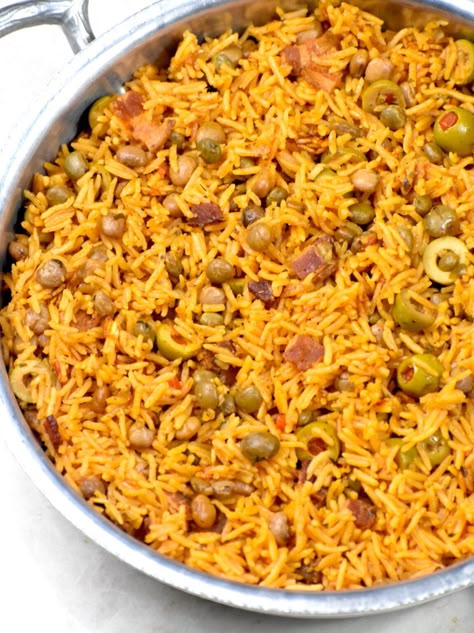 Arroz con Gandules - GypsyPlate Puerto Rican Rice And Beans, Arroz Con Gandules Recipe, Rice And Pigeon Peas, Puerto Rican Rice, Puerto Rican Recipe, Sofrito Recipe, Puerto Rican Foods, Best Sides, Hispanic Recipes