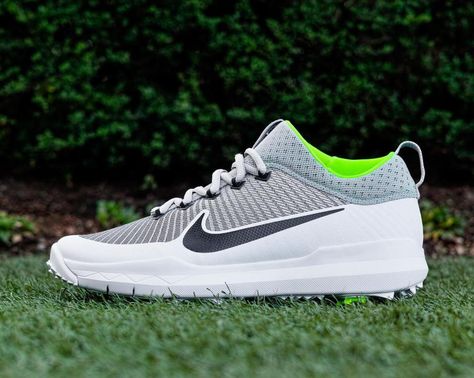 The F1 Premiere takes Nike Free styling to a new golf shoe. Color Trends 2017, Best Golf Shoes, Photo Nike, Footjoy Golf Shoes, Nike Golf Shoes, Running Shoes Design, Nike Off White, Golf Shoe, Fresh Sneakers