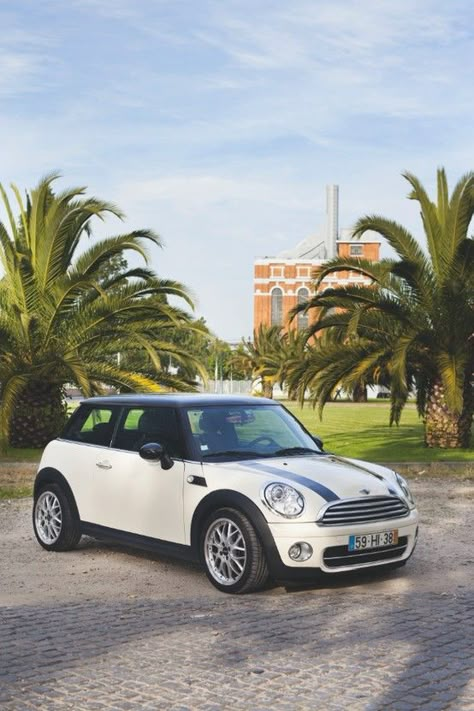 Style 2025, Cooper Car, Austin Seven, Mini Cooper Convertible, Stylish Car, Mini Copper, Mini Coopers, Classy Cars, Mini Car