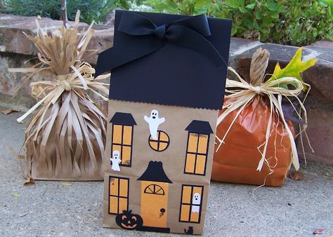 Haunted House Halloween Lunch Bag ~ Be Different...Act Normal Halloween Paper Bags Crafts, Halloween Lunch Bags, Halloween Paper Bags, Haunted House Craft, Halloween Lunch, Story Sack, Paper Bag Crafts, What Is Halloween, Halloween Bags