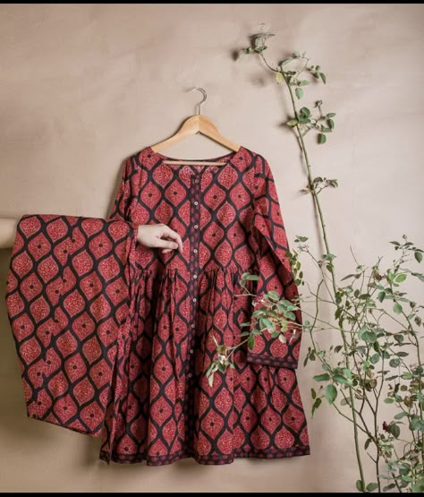 Girls Dresses Sewing, Simple Kurta Designs, Latest Dress Design, Trendy Shirt Designs, Stylish Short Dresses, Girls Frock Design, Salwar Kamiz, Pakistani Fashion Casual