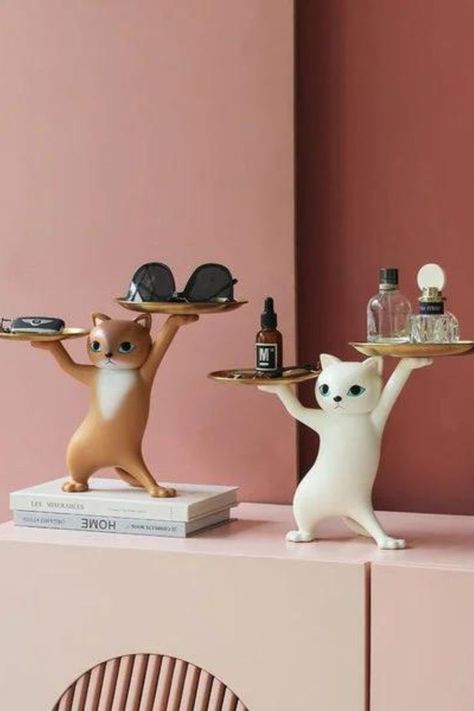 Elevate your cats dining experience with stylish cat tray ideas for upscale home decor, featuring luxurious designs and chic materials Cat Pose, Two Cats, Cute Bedroom Decor, Cute Home Decor, Diy Clay Crafts, Gifts For Art Lovers, Cute Room Decor, Dream House Decor, 로고 디자인