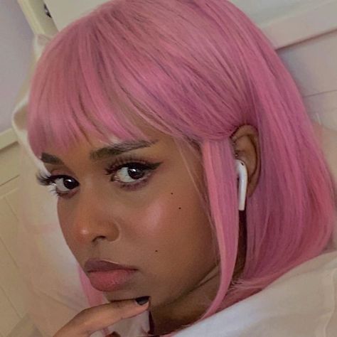 Pink Hair On Brown Skin Women, Pink Hair For Brown Skin, Pastel Pink Hair On Brown Skin, Light Hair Brown Skin, 2 Tone Pink Hair, Black Women With Pink Hair, Black And Pink Hair Black Women, Short Pink Hair Black Women, Hair Dye Brown Skin