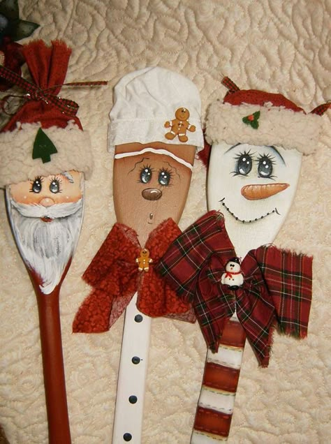 Cute Wooden Spoon Crafts, Spoon Ornaments, Painted Spoons, Christmas Spoons, Spoon Crafts, Christmas Gifts For Boyfriend, Christmas Craft Ideas, Christmas Ornament Crafts, Tole Painting