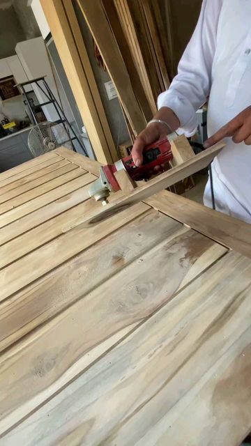 Sanding Table, Diy Sanding, Carpentry Projects, Wood Router, Woodworking Ideas Table, Cool Woodworking Projects, Homemade Tools, Woodworking Plan, Woodworking Jigs