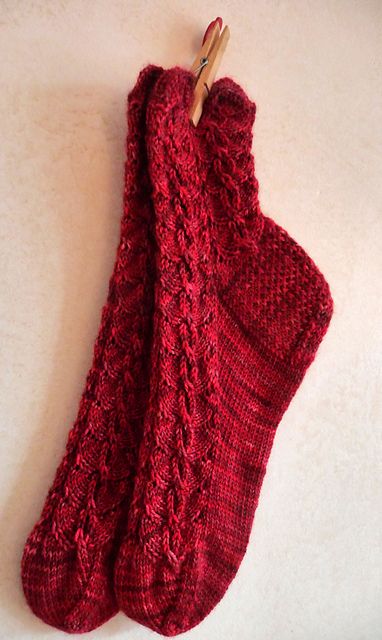 Ravelry: loulouknit's "December Socks" {for her} #42 / "P is for Passion" Sock It To Me, Malabrigo Yarn, Knit Purl, Sock Knitting, Sock Knitting Patterns, Knitted Socks, Sock Patterns, Boot Cuffs, Sock Yarn