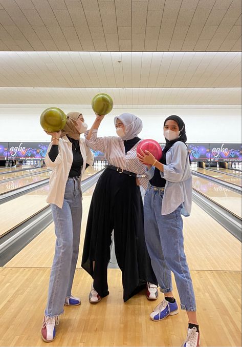 Girls Bowling, Bowling Outfit, Canada Fashion, Asthetic Picture, Hijabi Girl, Hijab Outfit, Bowling, Fashion Ideas, Pants