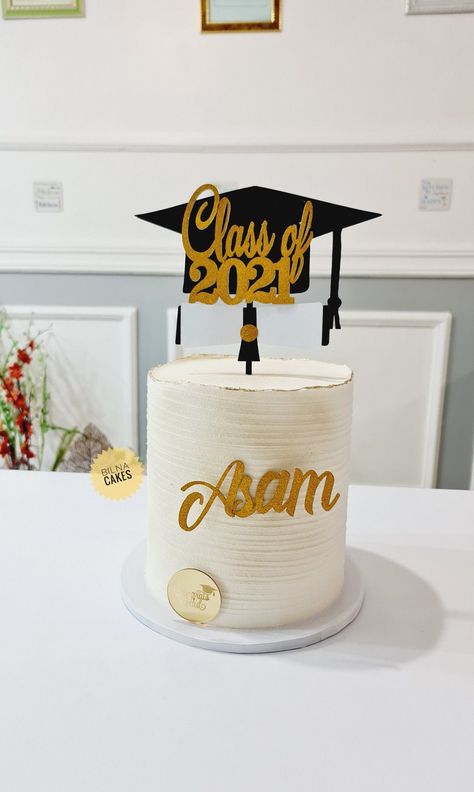 Celebrate your graduation in style with these 29+ cute cake ideas. From customized designs to themed decorations, find the perfect cake inspiration to make your milestone moment even sweeter. Single Tier Graduation Cake, Round Graduation Cakes, Small Graduation Cakes, Graduation Cakes For Boys, Cake Ideas Graduation, Simple Fondant Cake, Simple Graduation Cakes, Graduation Cake Designs, Congratulations Cake