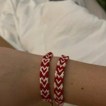 Valentines Friendship Bracelets, Red Heart Bracelets For Friendship, Handmade Red Friendship Bracelet, Adjustable Red Heart Friendship Bracelets, Braclete Pattern Heart, Heart Bracelet Pattern, Hand-strung Red Braided Friendship Bracelets, Brazilian Bracelet, Friendship Bracelet Patterns Easy