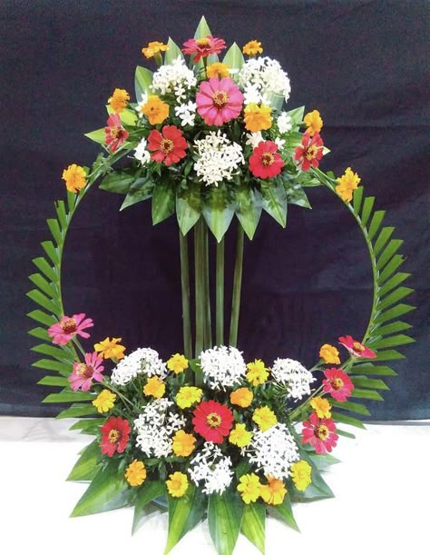 Church Flowers Arrangements, Easter Altar Decorations, Easter Church Flowers, Flower Arrangements For Church, Robellini Palm, Flower Arrangement For Church, Animated Christmas Pictures, Basket Flower Arrangements, Foliage Arrangements