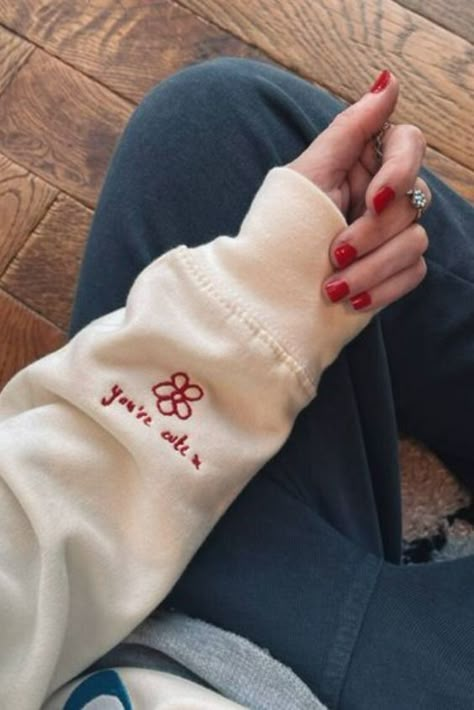 Cuff Embroidery, Embroider Ideas, Custom Sweaters, Unique Sweatshirt, Embroidery Sweater, Embroidery Hoodie, Sweet Shirt, Womens Sweatshirts, Embroidery Sweatshirt