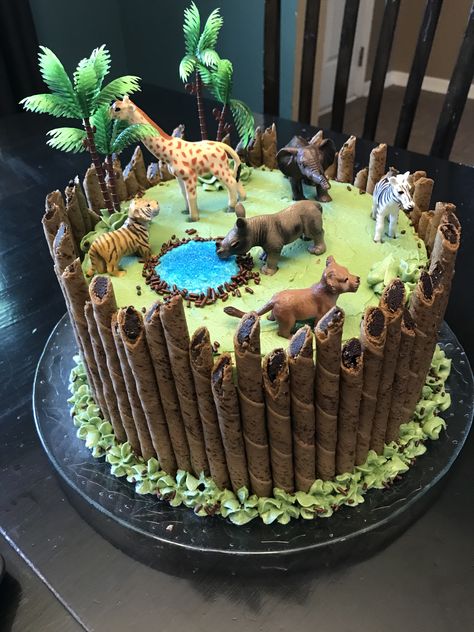 Birthday Cake Animals Jungle Safari, Cake Jungle Animals, Homemade Safari Cake, Birthday Cake Wild Animals, Jungle Theam Birthday Cake, Animal Jungle Birthday Party, Zoo Cake Birthday, Zoo Birthday Cake Boy, Zoo Animal Cake Ideas