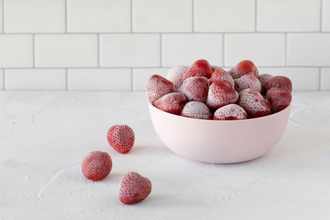 Get our Test Kitchen's best tips for how to freeze strawberries and store them so you'll have delicious fruit for smoothies, desserts, and more. Freeze Strawberries, Red Color Palettes, Strawberries Recipes, Freezing Strawberries, Holistic Meals, Strawberry Rhubarb Crumble, Freezing Fruit, Ice Party, Fresh Strawberry Recipes