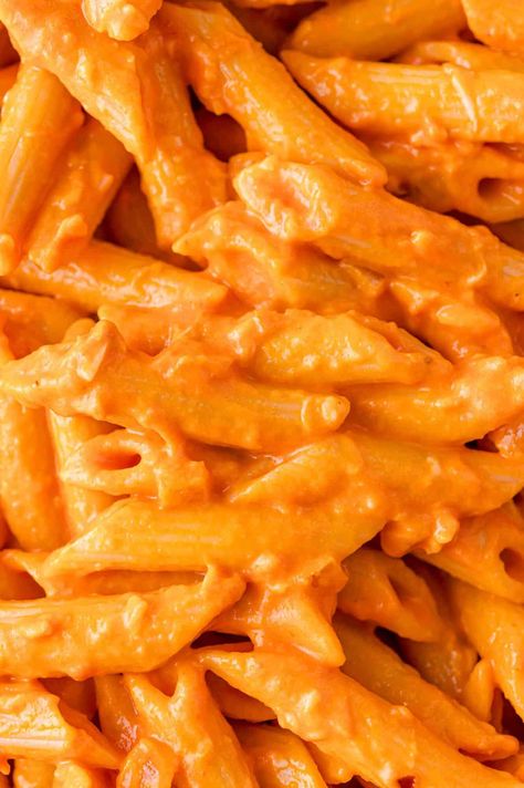 This vodka pasta recipe might look like everyday pasta with tomato sauce on the plate, but one bite and you’ll know it’s something special. A velvety tomato cream sauce makes penne alla vodka stand out! Giada Vodka Sauce, Best Vodka Sauce Recipe, Spaghetti With Vodka Sauce, Pasta Vodka Sauce Recipe, Vodka Sauce With Prosciutto, Ala Vodka Sauce Recipes, Red Vodka Sauce Pasta, Penna Alla Vodka Recipes, Penne Vodka Recipe