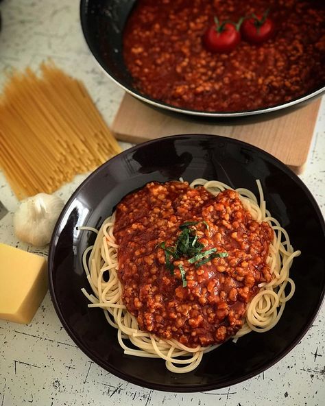 Spageti Bolognaise Aesthetic, Spagetti Bolognese Aesthetic, Spaghetti Bolognese Aesthetic, Bolognese Aesthetic, Spaghetti Cheese, Bolognese Spaghetti, Soy Meat, Bolognese Pasta, Spaghetti Bolognaise