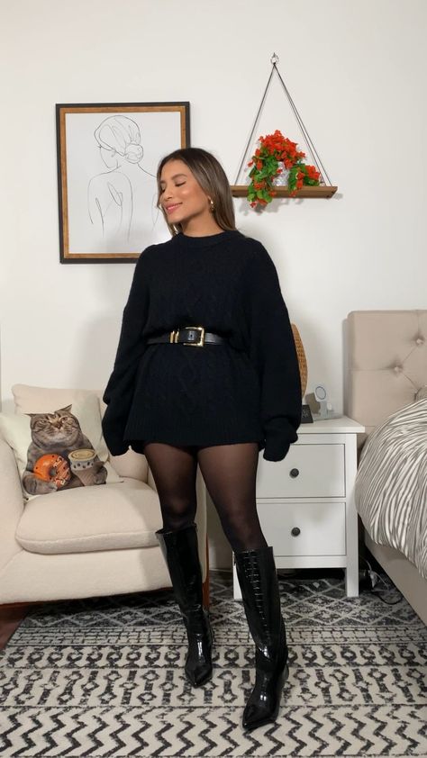 Knit Sweater Dress Outfit, Sweater Dress With Tights, Christmas Party Outfit Work, Fall Outfits 2023, Casual Christmas Party Outfit, Outfit Botas, Tights Outfits, Ny Outfits, Tights Fashion