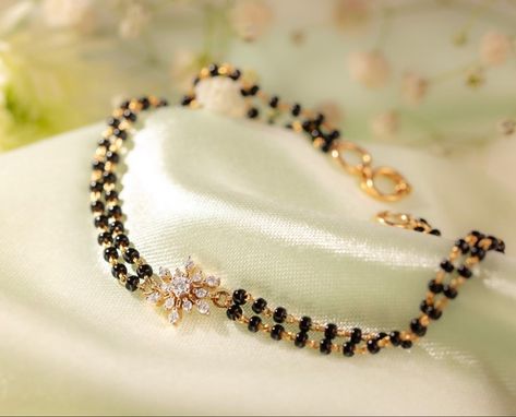 Breslate Design, Black Beads Designs, Bracelet Mangalsutra, Black Bead Chains, Black Beads Chains, Black Beads Bracelet, Indian Inspired Decor, Black Beads Chain, Rose Gold Jewelry Set