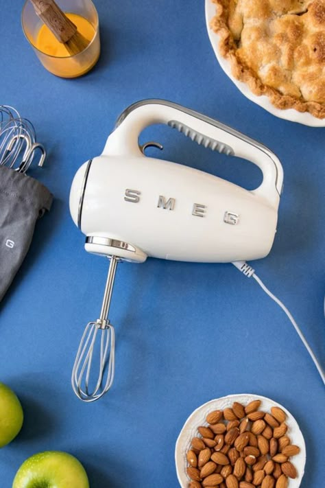 Smeg Hand Mixer, Mixer Aesthetic, Hand Mixer Design, Smeg Red, Kitchen Smeg, Hand Mixers, Electric Hand Mixer, Kitchen Tools Design, Favorite Things Party