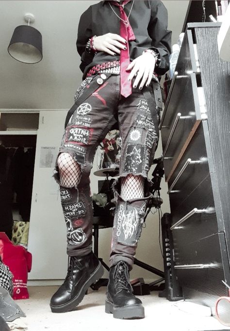 Punk Goth Fashion Men, Punk Rock Formal Outfit, Punk Fashion Aesthetic Mens, Alternative Outfits Masculine, Punk Outfit Inspo Men, Punk Winter Outfits Men, Punk Guys Aesthetic, Male Punk Outfits Aesthetic, Punk Band Outfits