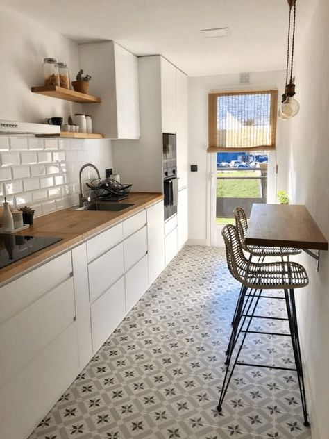 Small Kitchen Plans, Galley Kitchen Layout, Galley Kitchen Design, Galley Kitchen Remodel, Small Kitchen Layouts, Small Kitchen Decor, Kitchen Design Modern White, Small Space Kitchen, Simple Kitchen