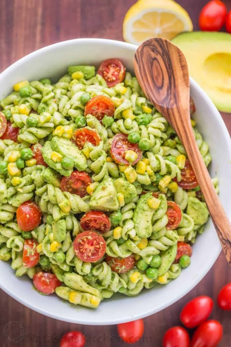 The secret ingredient in this Creamy Avocado Pasta Salad recipe will impress you! This avocado pasta salad is easy, creamy, vibrant, fresh and so satisfying! | natashaskitchen.com Creamy Avocado Pasta Salad, Creamy Avocado Pasta, Salad Macaroni, Avocado Salad Dressing, Avocado Pasta Salad, Avocado Dessert, Soup Crock Pot, Baked Pizza, Avocado Pasta