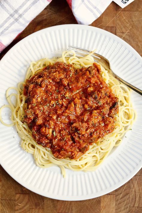 Chickpea Bolognese, Bolognese Sauce Vegetarian, Bolognese Sauce Vegan, Crockpot Bolognese, Veggie Spaghetti Sauce, Healthy Bolognese Sauce, Best Bolognese Recipe, Turkey Bolognese Sauce, Vegan Spaghetti Bolognese