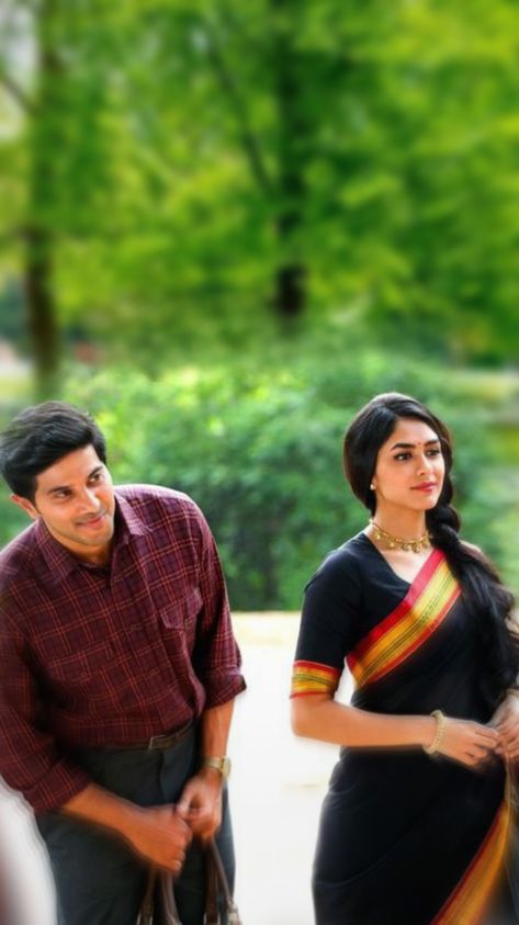 Mr Perfect Movie Images, Mrunal Thakur Saree In Sita Ramam, Casual Couple Poses Instagram, Sitaramam Movie Images, Sita Ramam Mrunal Looks, Seetha Rama Movie Images, Sita Rama Movie Images, Sitaramam Movie Blouses, Sita Ramam Saree Looks