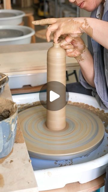 Artist Kim Le, a ceramic artist from Paris, France shows amazing skill in throwing a cylinder. Once she has the cylinder made the top is collard in to create a vase. 
https://www.instagram.com/kimle/ Pottery Creative Ideas, Single Stem Vase, Turned Vase, The Turning, Starting From The Bottom, Cylinder Vase, A Stick, Ceramic Artists, Paris France