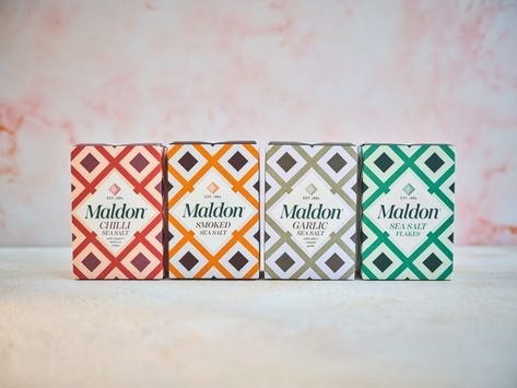 Enjoyed worldwide, Maldon Salt has been harvested in the UK town of Maldon since 1882. Our natural & pure crystals are the go-to artisanal sea salt. Flavored Salt, Maldon Salt, Salt Gifts, Smoked Sea Salt, Gourmet Salt, Salt Crystals, Flavored Salts, Small Tub, Salt Crystal