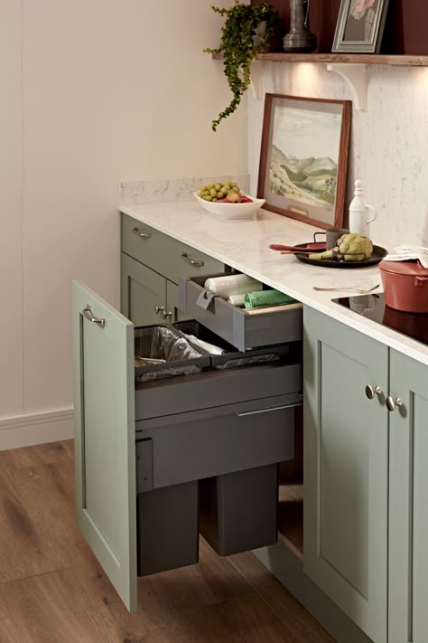 Looking to keep your green kitchen ideas clean and tidy? Look no further than this kitchen cleaning hack. Howdens Kitchen Bins allow recycling and waste products to be easily separated in a single unit. Available in several different sizes, this kitchen storage inspiration can be tailored to suit your available kitchen design. Simply add a shaker kitchen cabinet door to complete the look. Kitchen Cupboard Internals, Kitchen Bin Cupboard, Kitchen Units In Bathroom, Kitchen Cupboards Inside, Howdens Kitchen Storage Ideas, Built In Bin Kitchen, Howdens Kitchen Island Ideas, Recycling Kitchen Storage, Bin Cupboard Kitchen