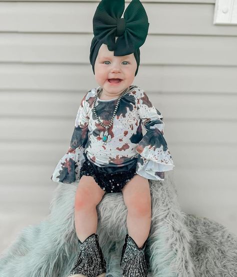 Cowgirl babyyy! Baby Girl Western Outfits, Western Baby Girl Outfits, Western Baby Girls, Black Rodeo, Country Baby Girl, Baby Girl Ideas, Western Babies, Rodeo Outfits, Get Pregnant