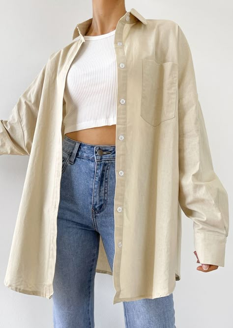 Oversized Blouse Outfit, How To Style Oversized Shirt, Shirt Jacket Outfit, Blouse Outfit Casual, Oversized Shirt Outfit, Oversize Outfit, Beige Shirt, Oversized Outfit, Beige Outfit