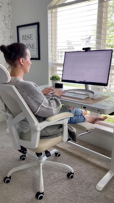 Home Office Computer Desk, Work Office Decor, Executive Office Chair, Cozy Home Office, Office Decorating, Dream Office, Office Decorations, Office Room Decor, Computer Office