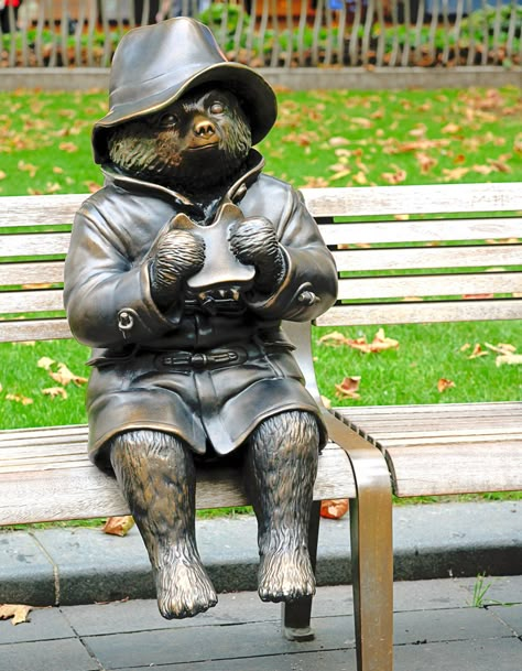 Where to find Paddington Bear in London - MUMMYTRAVELS Paddington Bear Statue, Paddington London England, Paddington Bear London, Paddington Bear Toy, Oso Paddington, London Culture, London Paddington, Paddington London, Film Character