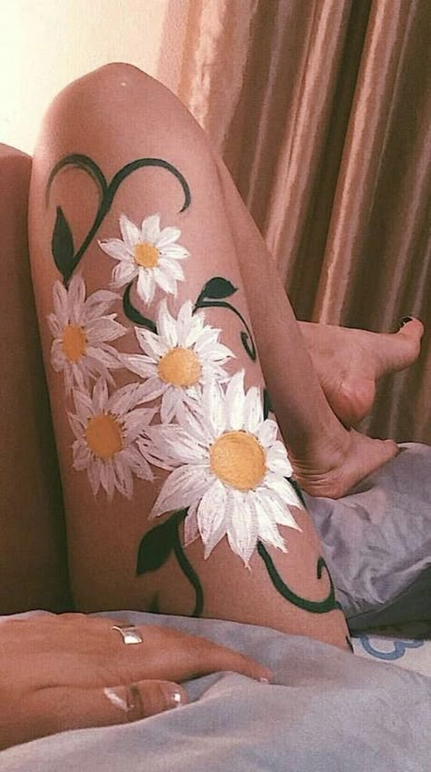 Paintings Tumblr, Festival Make Up, Leg Painting, Leg Art, Skin Paint, Flowers Painted, Back Painting, Aesthetic Painting, Painting Art Projects