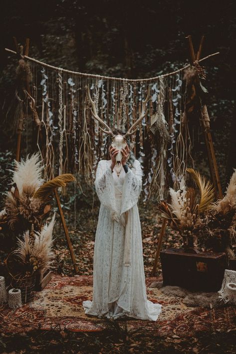 Summer Witch Wedding, Pagan Forest Wedding, Gothic Southern Wedding, Witchy Hen Do, Fairy Witch Wedding, Pagan Wedding Dress Celtic, Handfasting Ceremony Aesthetic, Pagen Wedding Rituals, Wedding Dresses Witchy