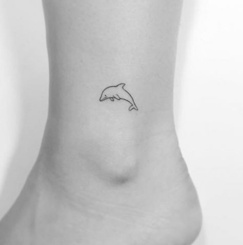 Fineline Dolphin Tattoo, Dolphin Tattoo, Simple Tattoos For Women, Dolphins Tattoo, Small Tattoos Simple, Geniale Tattoos, Latest Tattoos, Shoulder Tattoos For Women, Cute Tattoos For Women