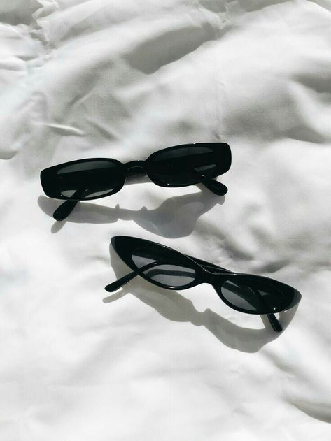 black dark glasses fashion moda aesthetic soft retro minimalism art dreamy Trendy Glasses, Cute Sunglasses, نظارات شمسية, Stylish Glasses, Trendy Sunglasses, Classy Aesthetic, Outfit Jeans, Cool Sunglasses, Mode Inspo