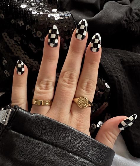 Black And Pink Checkered Nails, Checkered Nails Almond, Checkered Almond Nails, Checkboard Nails, Race Day Nails, Oval Acrylic Nails, Beauty Killer, Checkered Nails, Flag Nails