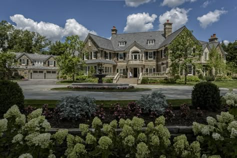 Merion Residence, Luxury Driveway, Traditional Mansion, Mansion Exterior, House Decorating Ideas Apartments, Manor Farm, Houses Mansions, Building Stone, Colonial Exterior