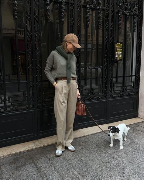 dont tell billie i cheated hehe | Instagram Brown Blazer Outfit, Claire Rose Cliteur, Claire Rose, White Sneakers Outfit, Casual Outfit Ideas, Comfy Casual Outfits, Baggy Clothes, January 20, Oversized Coat