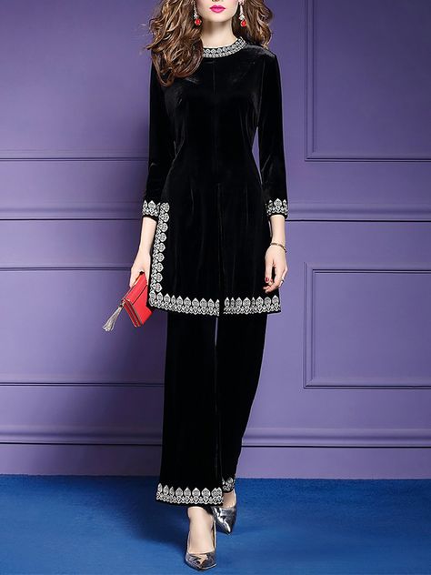 Velvet Frock, Velvet Suit Design, Fashion Black And White, Gown Suit, Velvet Dress Designs, Mode Abaya, Velvet Suit, Dress Design Patterns, Kurti Designs Party Wear