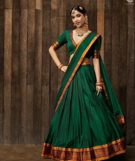 South Indian Langa Davani, Narayanpet Half Saree Designs, Narayanpet Saree Blouse Designs, Langa Blouse Designs For Women, Narayanpet Half Sarees, Narayanpet Lehenga, Lehenga South Indian, Onam Outfits, Indian Dress Up