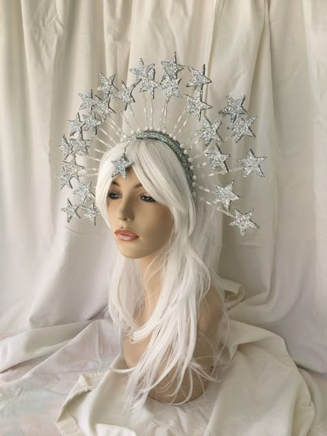 #star #headpiece #headdress #burningman #silver #cosplay #edc #dubstep #festival #gothic #hedylamarr #MardiGras #Louisiana PamzyLove.com Winged Headpiece, Star Headpiece, Recycled Costumes, Costumes 2023, Star Costume, Headpiece Diy, Feather Headpiece, Crowns And Tiaras, Space Party