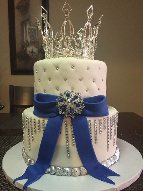 Small Quinceanera Cakes, Blue Cake Sweet 16, Blue 15 Cake, Cake Designs For Quinceanera, Royal Blue Cakes Quinceanera, Navy Blue Quinceanera Cake, Royal Blue And Silver Quinceanera Cake, Royal Blue Quince Cake Ideas, Royal Blue Sweet 16 Cake