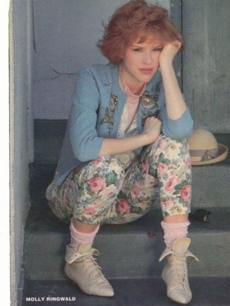 (I definitely owned a very similar outfit! Dem floral peg leg jeans doh) How to Recreate Decades of Fashion: 1980s 80s Theme Party Outfits, Look 80s, 80s Party Outfits, Decades Of Fashion, 80s Theme Party, 80s Theme, 80’s Fashion, 80s Outfit, Woman Sitting