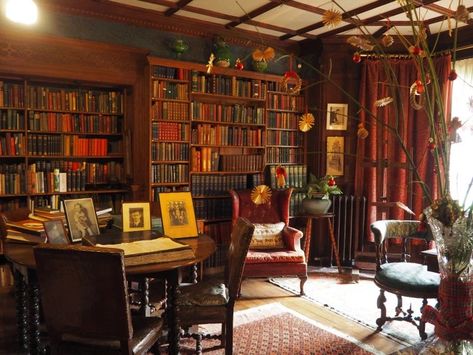 Library Goals, Wightwick Manor, Manor Bedroom, Victorian Study, Manor House Interior, Victorian Library, Grand Mansion, Manor Interior, Cosy Reading