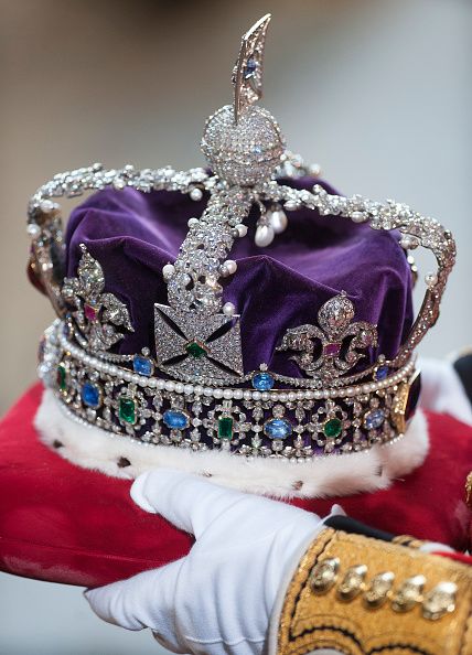 Queen Elizabeth II's crown is prepared before the State Opening of Parliament in the House of Lords at the Palace of Westminster on May 18, 2016 in London, England. Queen Elizabeth Ii Crown, Coronation Robes, Imperial State Crown, British Crown Jewels, Royal Crown Jewels, Royal Jewellery, Jewelry Royal, Royal Crowns, The Crown Jewels